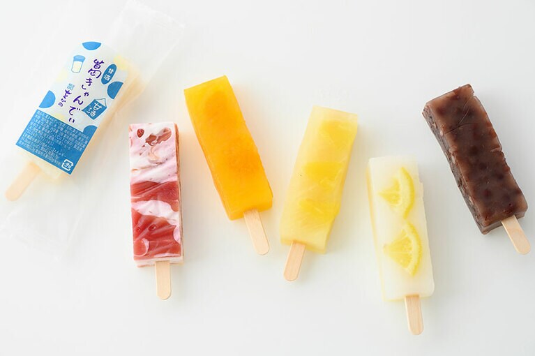 五穀祭菓 をかの「溶けないアイス 葛きゃんでぃ」各250円。左から：甘酒、苺ミルク、みかん、パイン、ホワイトレモン、あずき／埼玉県