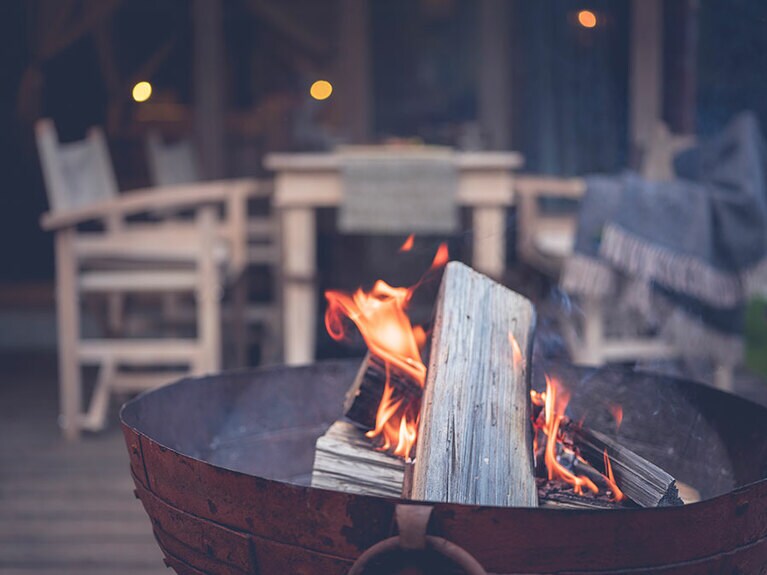 焚き火を囲んで、ゆったりと夜を過ごすのがキャンプの醍醐味。