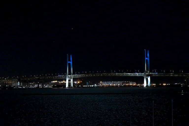 横浜ベイブリッジ。