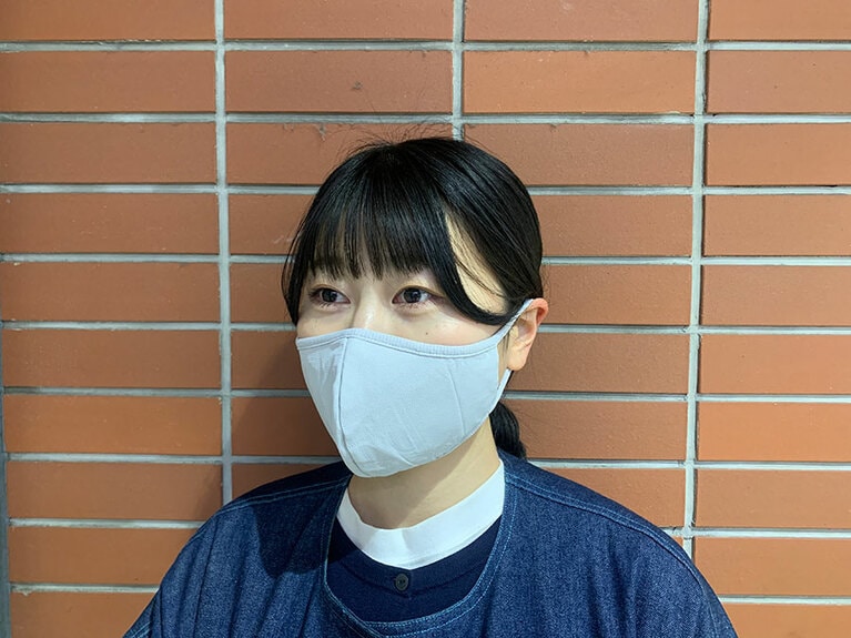 ユニクロ エアリズムマスク着用例。