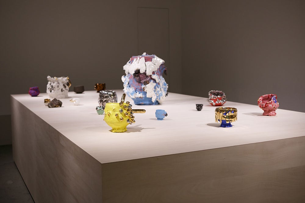 桑田卓郎の作品をこんな形で一度に鑑賞できるのも、このミュージアムならでは。