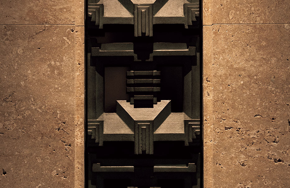 帝国ホテル2代目本館のテラコッタレリーフを鋳物に置き換えて館内装飾に。