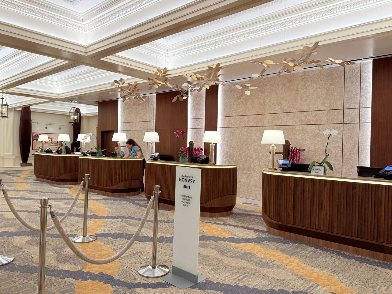 フロントデスク。