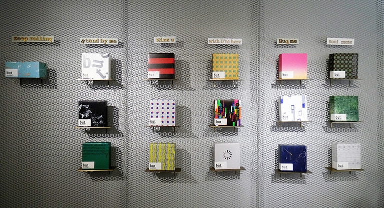 それぞれ3種類の中からお好みの包装紙を選べます。