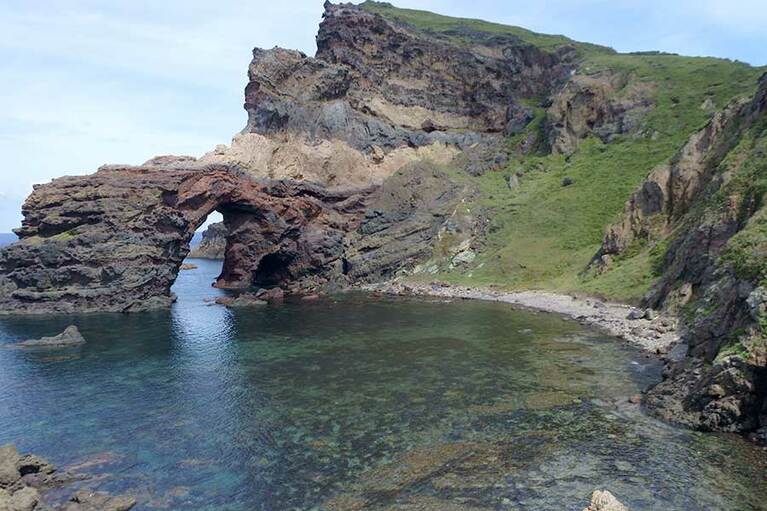 通天橋の内側は穏やかな入り江になっています。
