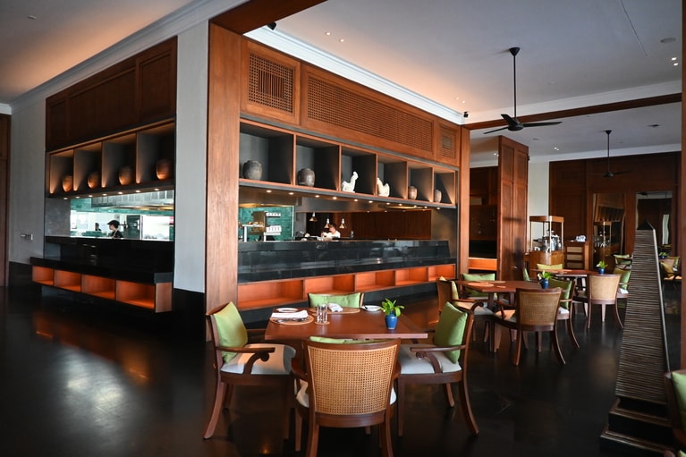 「ザ・アイランズ・テーブル」のオープンキッチン。