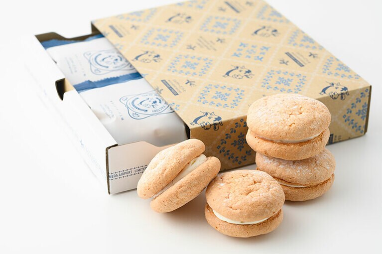 ミルクチーズブッセ 1,296円（4個入り）。