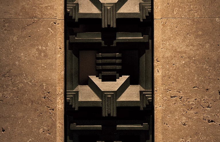 帝国ホテル2代目本館のテラコッタレリーフを鋳物に置き換えて館内装飾に。