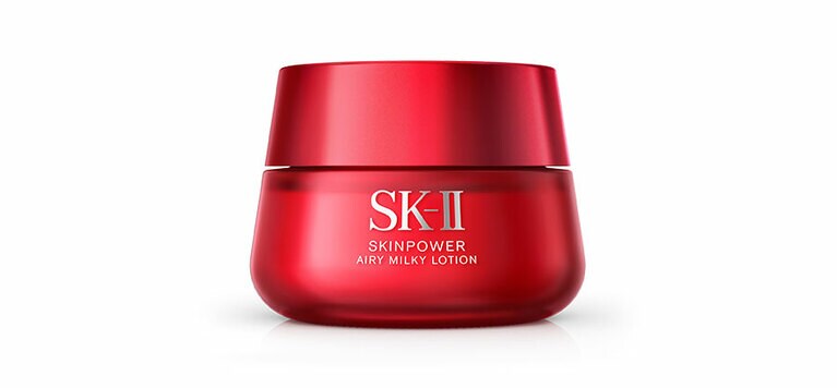 ＜2位＞スキンパワー エアリー 50g 12,000円(編集部調べ)／SK-II