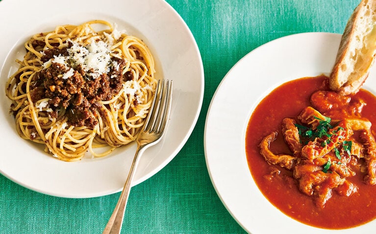 「“シェフが作った”黒毛和牛の贅沢ラグー」、「“シェフが作った”まるごと贅沢トリッパ・アラビアータ」各1,500円／なかやま牧場 牛肉通販