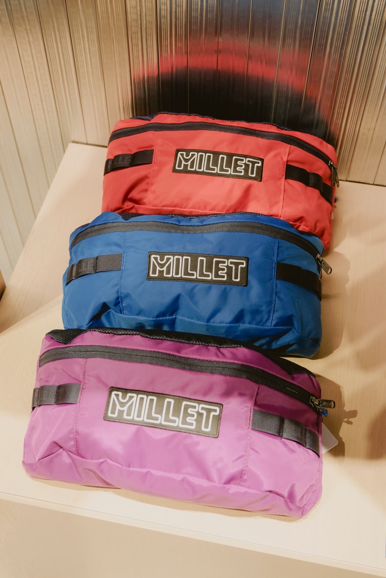 1990年代のウエストバッグからインスパイアされたシンプルなデザインに、ミレーを象徴するカラリ―ングをのせたクラシック ウエストバッグ。6,600円。