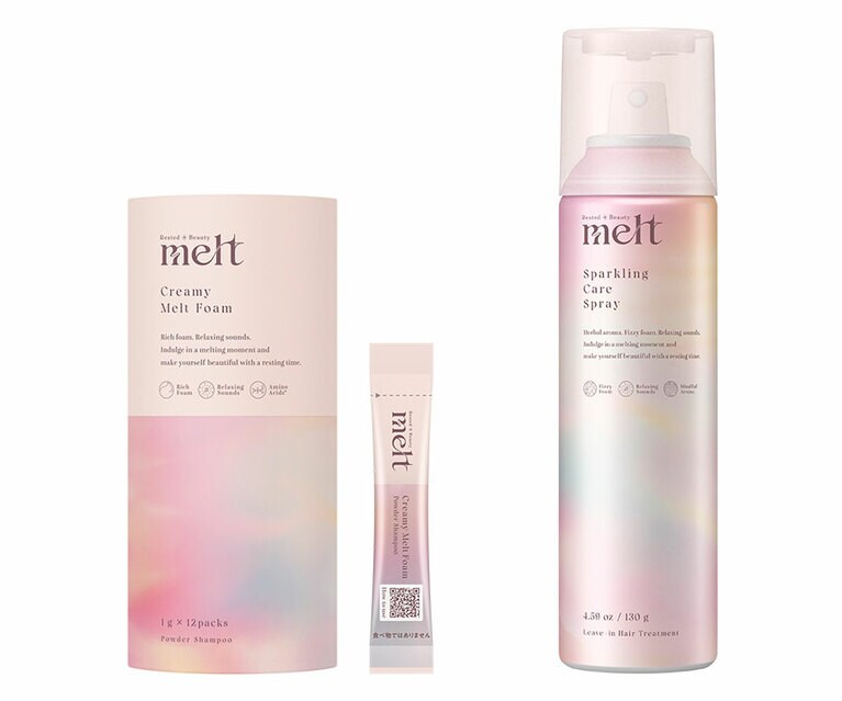 左から：メルト クリーミーメルトフォーム 1g×12包入り 2,200円（編集部調べ）、同 スパークリングケアスプレー 130g 1,430円（編集部調べ）／ともに花王