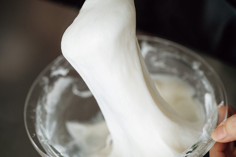 生地にのびのよい弾力とつやが出てくればOK。