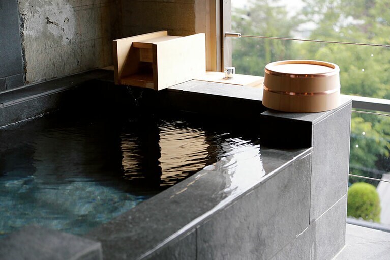 全室源泉かけ流しの露天風呂付き。