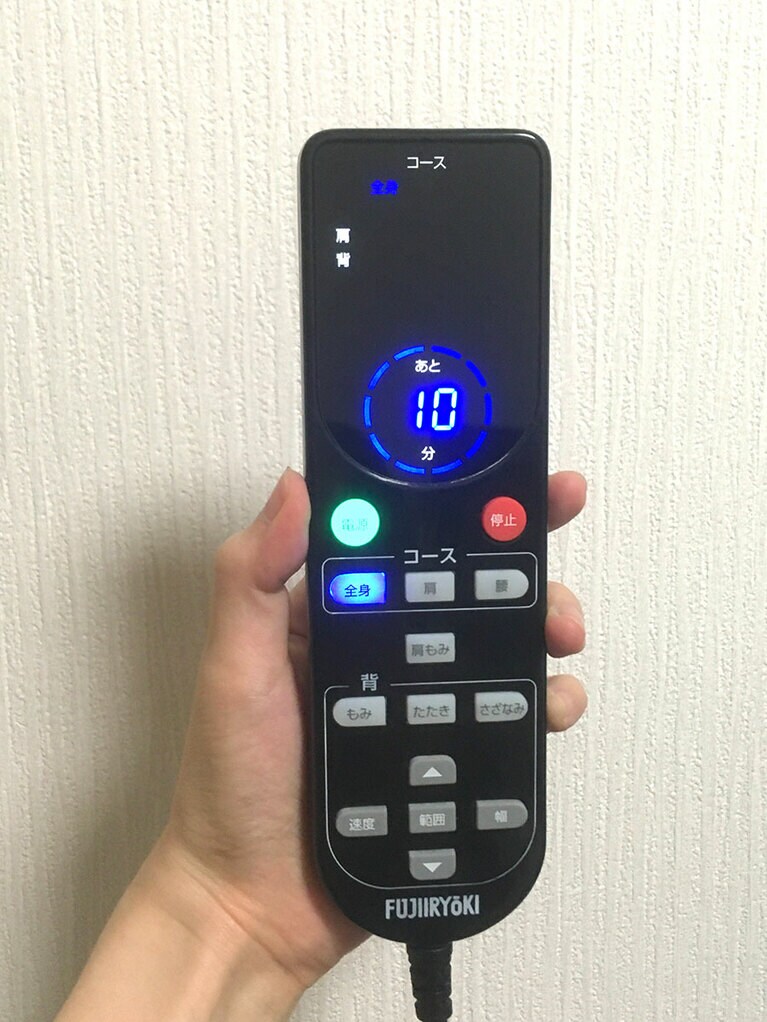 電源プラグをコンセントに差し込んで、リモコンの電源ボタンをON。