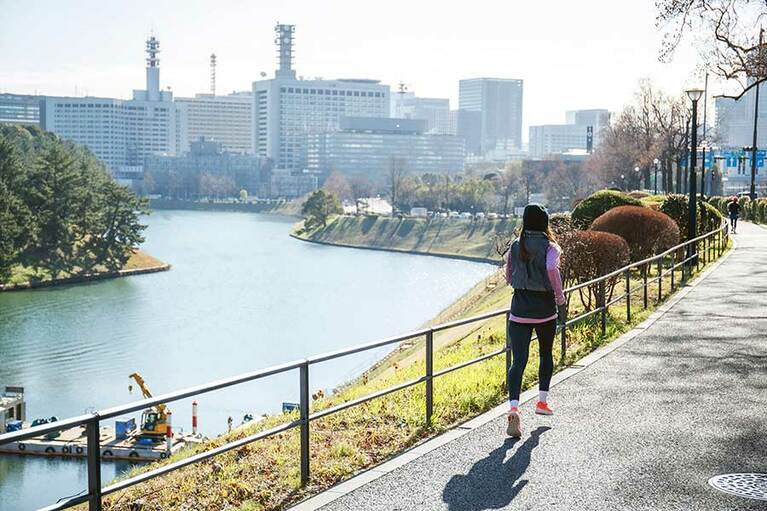 仕事前や仕事帰りでもアクセスしやすい皇居。