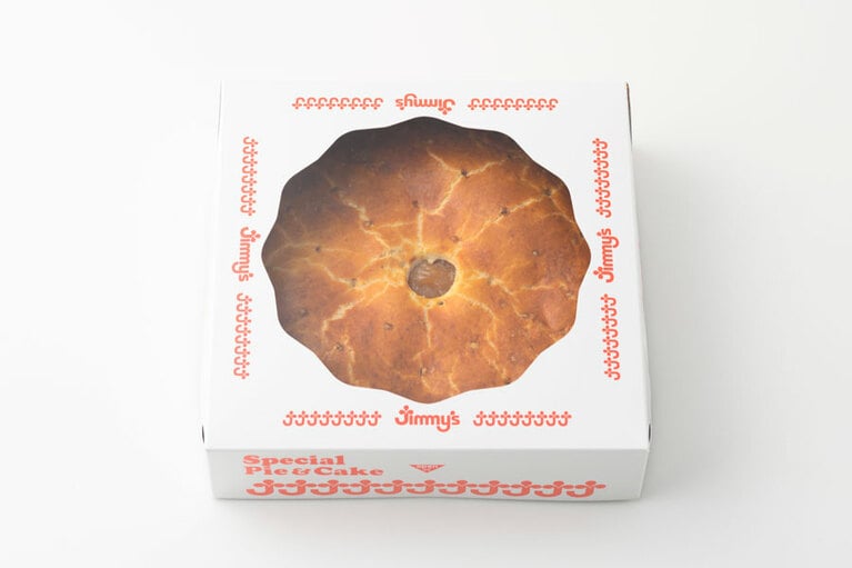 アップルパイは21cmサイズ。箱もキュートで手土産にも。