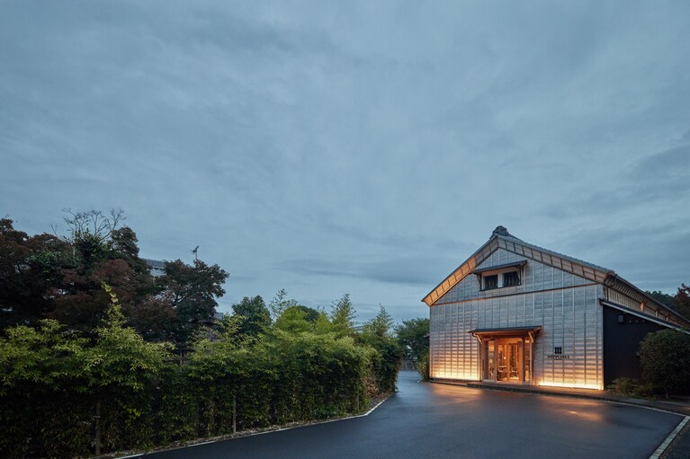 「佐原商家町ホテル NIPPONIA」のフロント棟。