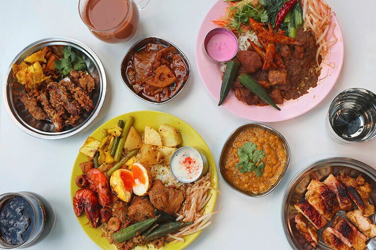 ワンプレートで楽しむのが基本で、追加もできる。組み合わせでさまざまな味が楽しめるので、毎日通っても飽きない。