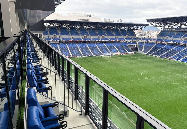 2枚…スタジアムシティにある宿泊施設のバルコニーから見える景色。スポーツ好きに喜ばれそうだ（筆者撮影）