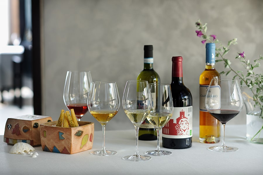 合わせるワインはヨーロッパ産を中心に、ときに泡盛などの変化球も。
