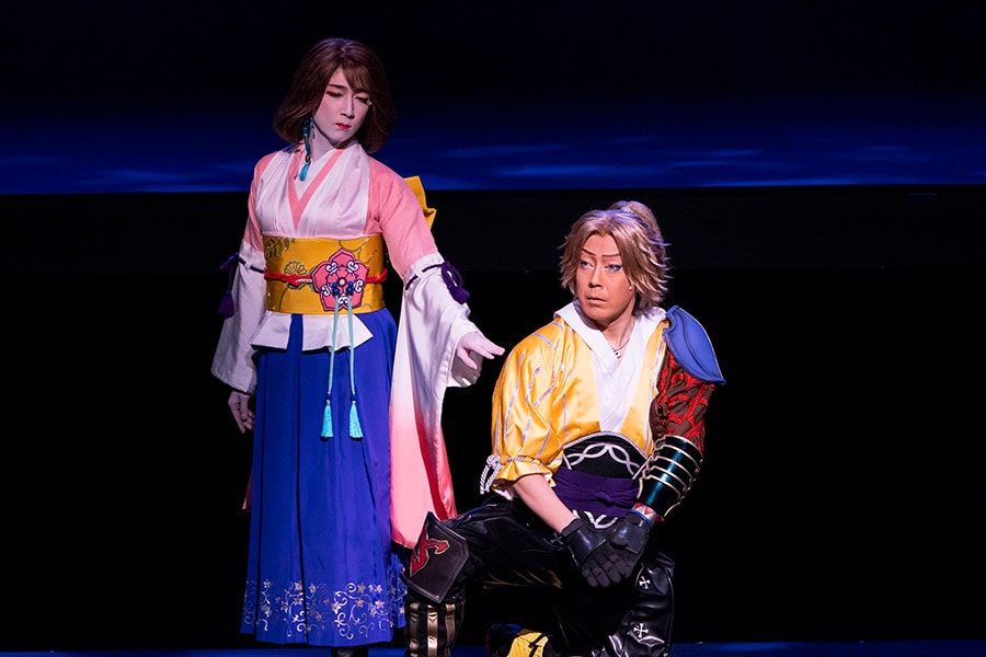 左からユウナ（中村米吉）、ティーダ（尾上菊之助）©SQUARE ENIX／『新作歌舞伎 ファイナルファンタジーⅩ』製作委員会