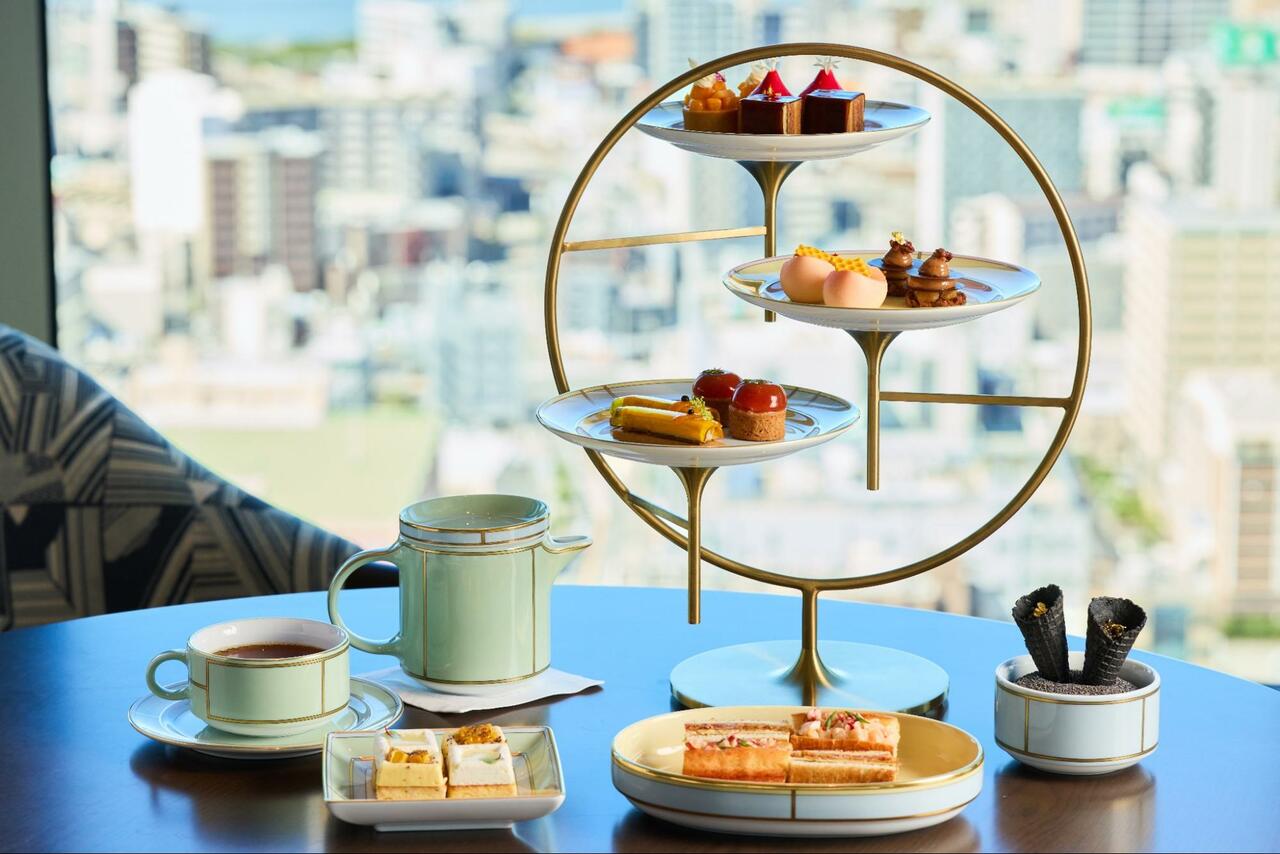 「ピーコック・アレー」で、アフターヌーンティーを満喫。