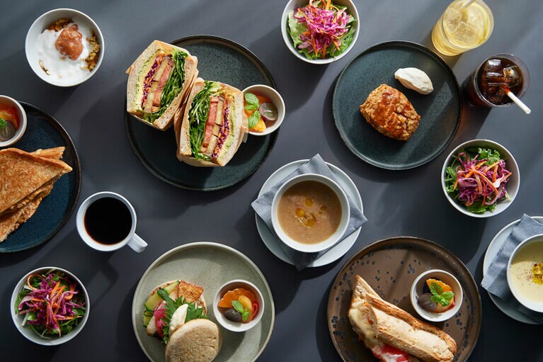 チェックアウトの14時まで、何度でも好きなだけ味わえる「エニータイムブレックファスト」。