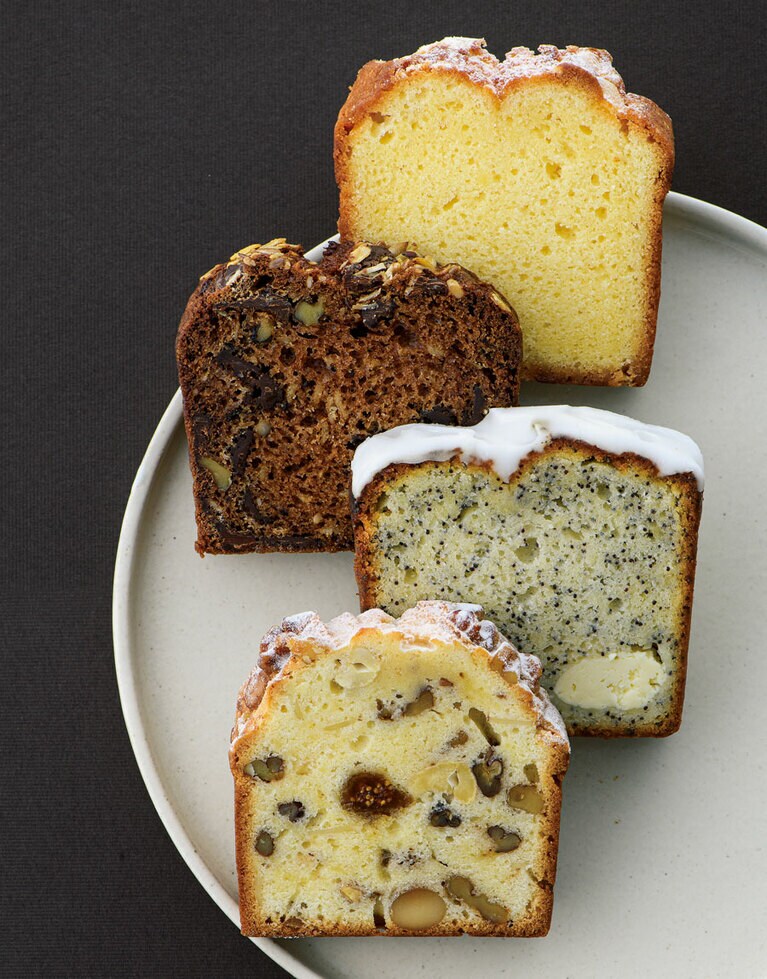 それぞれのケーキの特徴が楽しめるセット。パウンドケーキ詰め合わせ「ベーシック」(8個入り、ランダムに選んだ4種類のパウンドケーキ×各2個)  3,750円。／エイミーズ・ベイクショップ