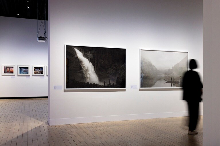 「総合開館30周年記念　TOPコレクション トランスフィジカル」展の展示風景。