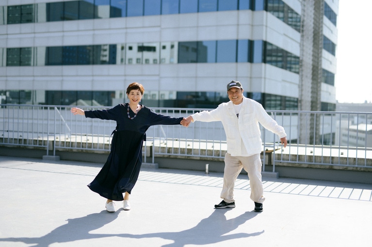 近田春夫さんと阿川佐和子さん。