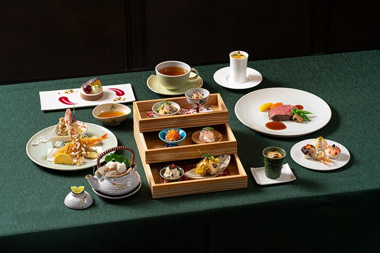 ディナーコース「九食」21,000円（サービス料込み、宿泊プラン利用者限定メニュー）。仕入れ状況によりメニューが変更になる可能性あり。