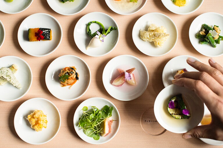 「深呼吸養生」プランだけに用意されたランチ。30種類以上の野菜が使われている。