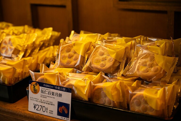 重慶飯店の売り場。