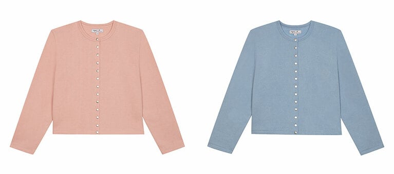 ピンク、右)ブルー。Le cardigan pression “bio” Femme 各26,400円。