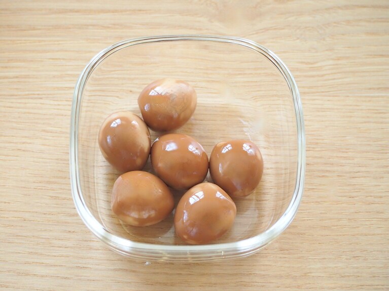 脳を活性化させ集中力をサポートしてくれるうずらの酢醤油漬け。