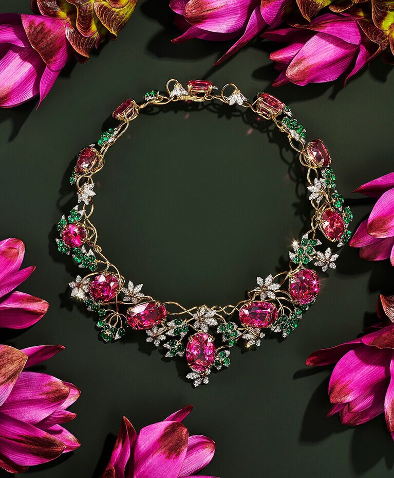 ジャン・シュランバージェ ヴァイン ネックレス（ルベライト、エメラルド、ダイヤモンド、プラチナ、18K イエローゴールド）