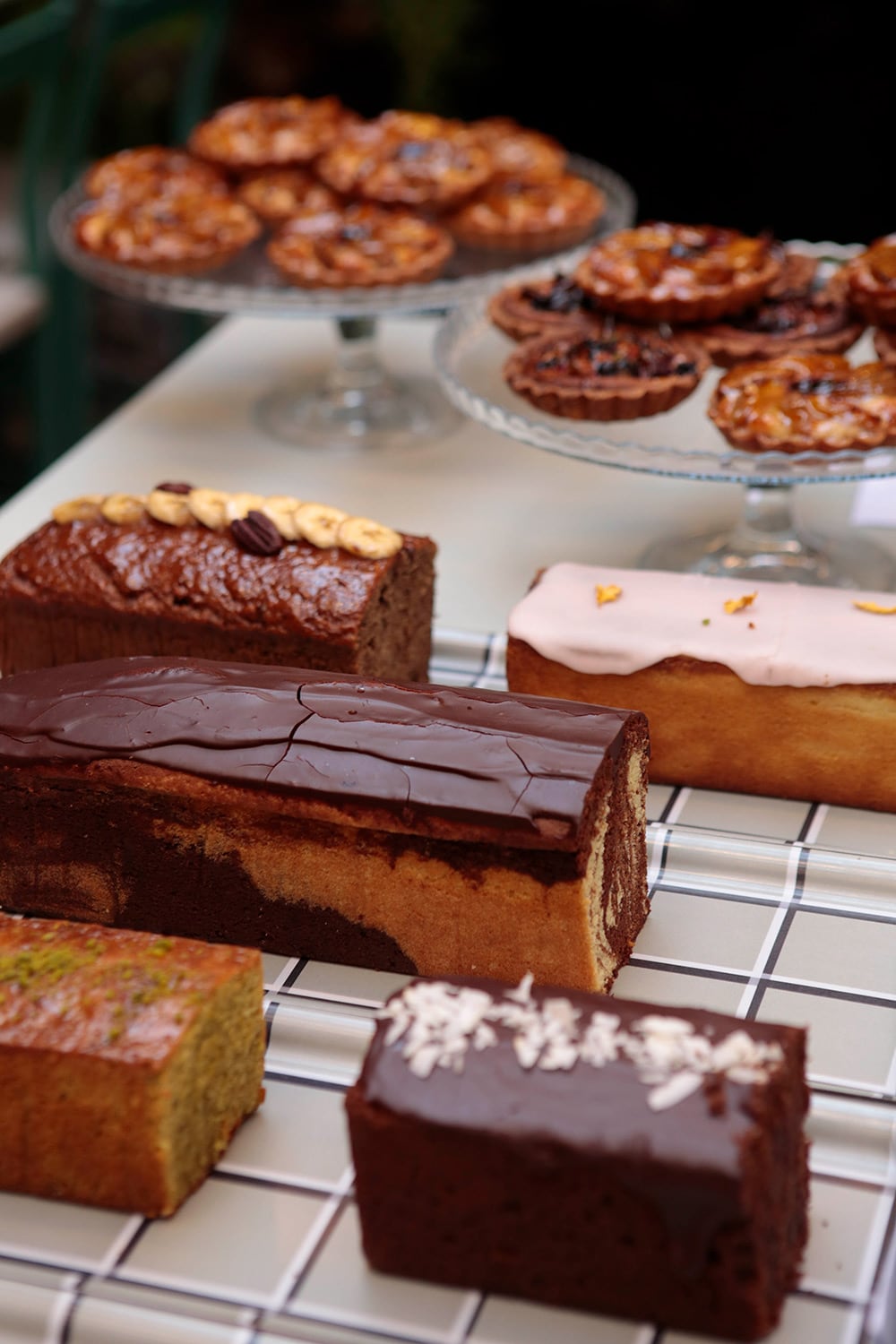 ローズ自慢の英国風の焼き菓子も午後のティータイムに人気。