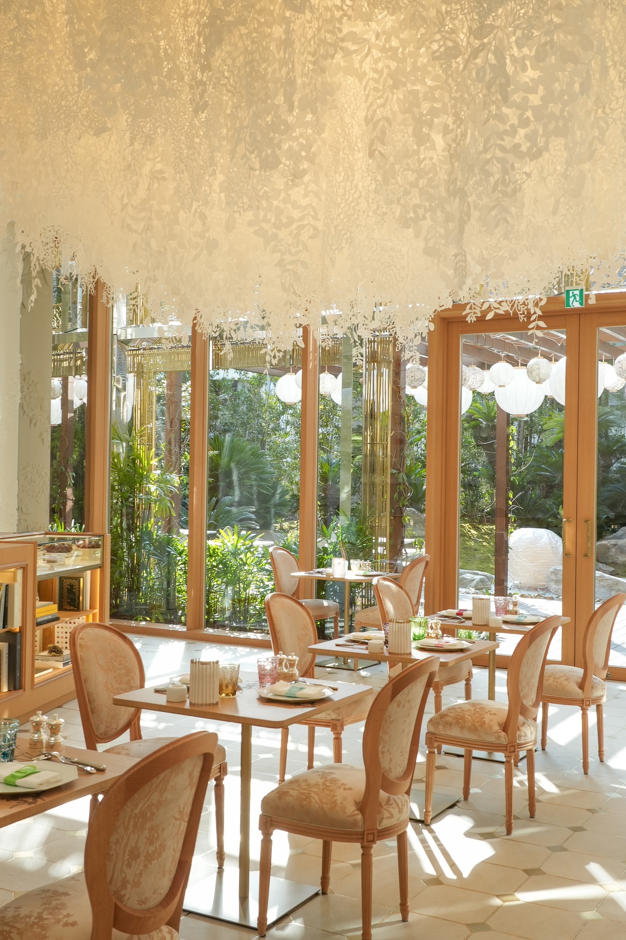 天井のアート。