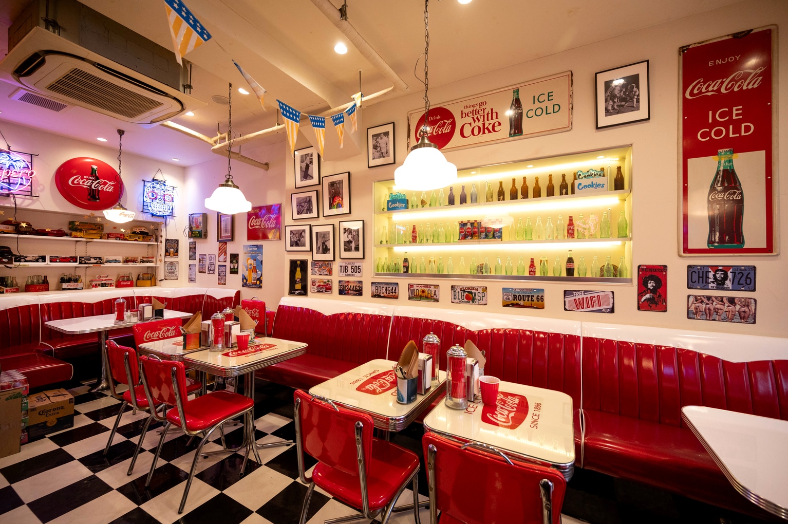 アメリカ一周経験ありの店主が作る横浜「PENNY'S DINER」の極上バーガー! レトロキュートな50年代のアメリカ気分が味わえる名店を訪問 ...