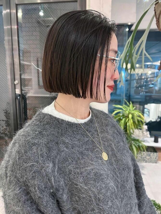 モード感あふれる大人のミニボブ。