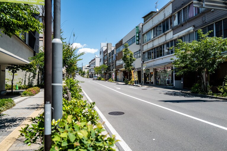 市街地の中心エリア。飲食店を中心に、老舗店と新規オープンの店がいいバランスで共存する。
