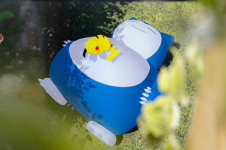 画面のカビゴンの上にもピカチュウが。