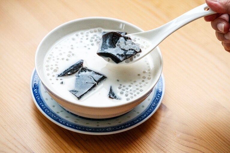 「ココナッツミルク仙草ゼリーとシミル（椰奶凉粉西米露）」600円。