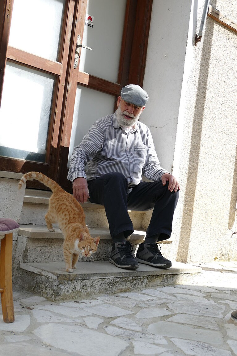 白髭のおじいさんの人懐っこい“マイキャット”は茶トラ君。