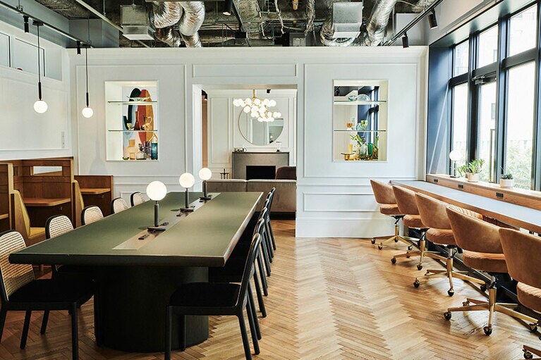 メンバーズラウンジではメディテーション（瞑想）などのウェルネスプログラムも充実。メンバー以外も参加可能。