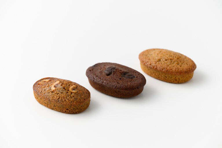 焼き立てフィナンシェ　テイクアウトBOX 1,280円（5個入り）。