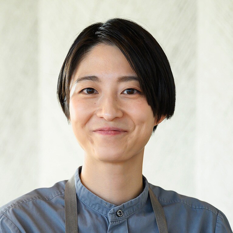 シェフ・パティシエの岡田麻波さん。