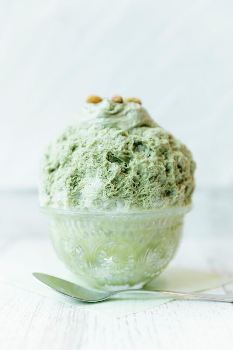 ［はいむる珈琲］香ばしく濃厚なクリームが新鮮「ピスタチオかき氷」1,290円。