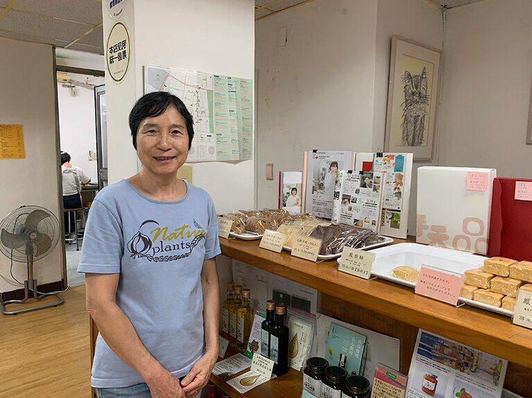 優しい笑顔で迎えてくれる李恵蘭さん。